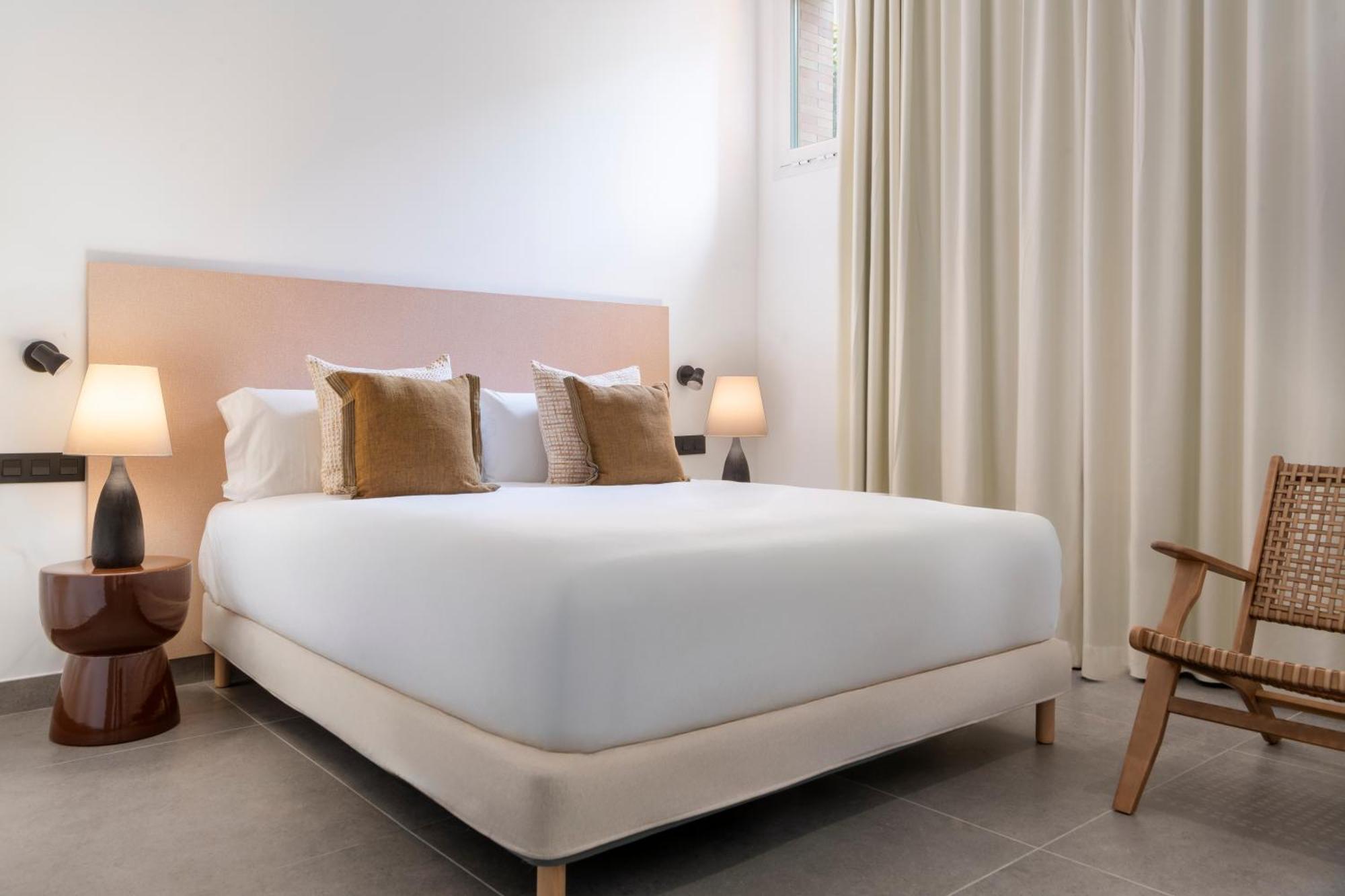 Rafael Salas Suite Apartments — Photos 1