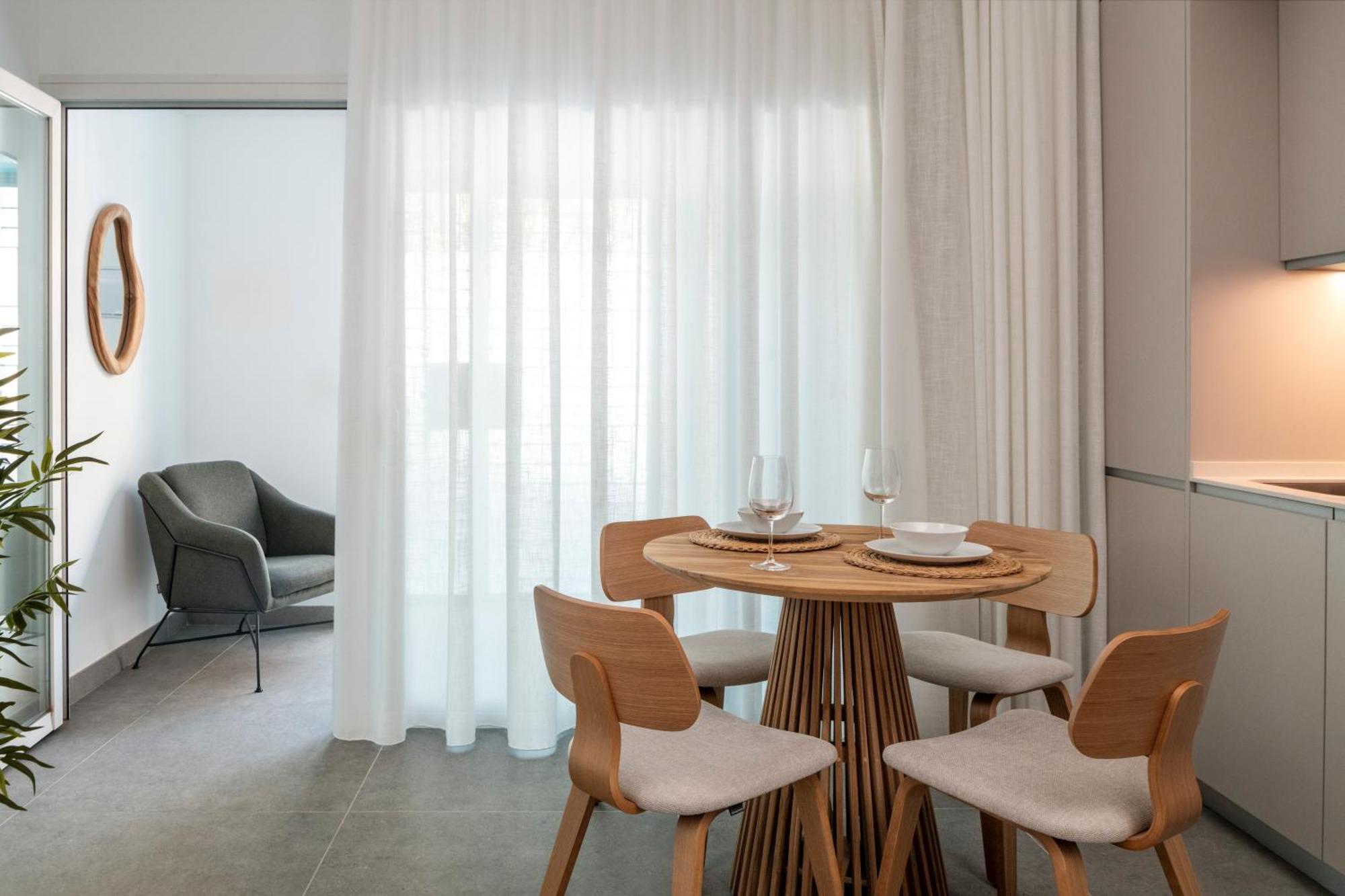 Rafael Salas Suite Apartments — Photos 2